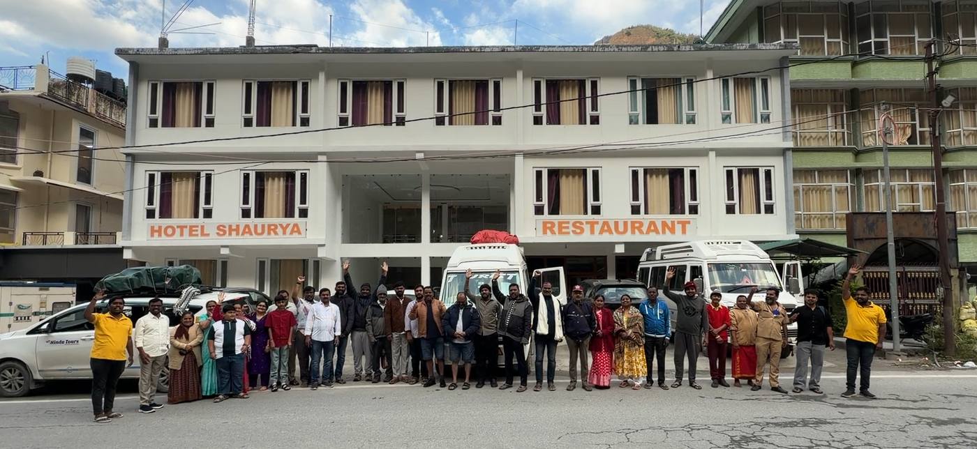 Happy customers of Hindu Tours