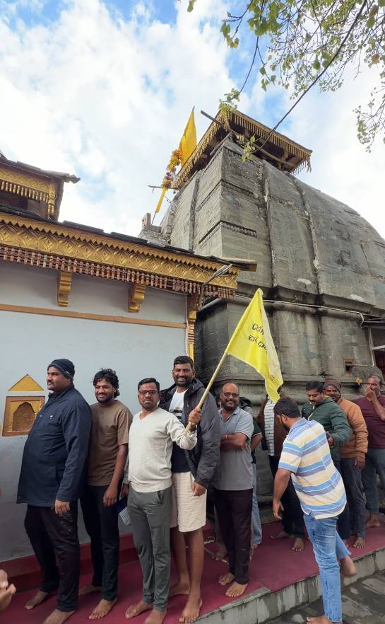 Yatris in Varanasi